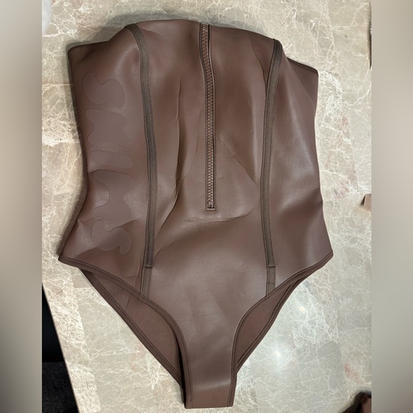RUBBERIZED SCUBA SWIM
STRAPLESS ONE PIECE SIZE XL - Picture 4 of 13